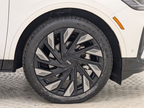 Used 2024 Lincoln Nautilus Reserve w/ Equipment Group 202A image 12