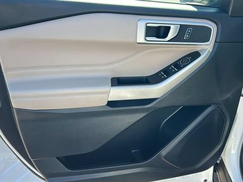 Certified 2022 Ford Explorer XLT RWD image 17