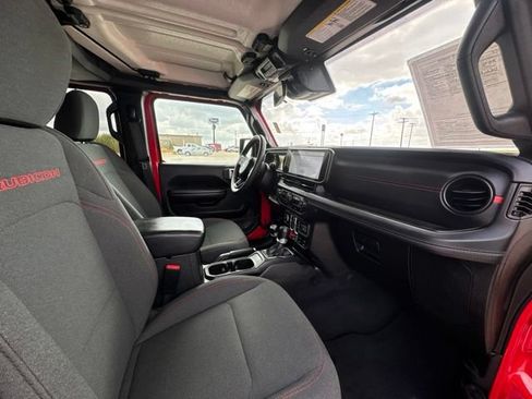 Used 2025 Jeep Wrangler Unlimited Rubicon AWD/4WD image 11