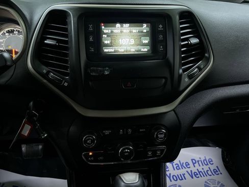 Used 2017 Jeep Cherokee Latitude w/ Comfort & Sound Group AWD/4WD image 20