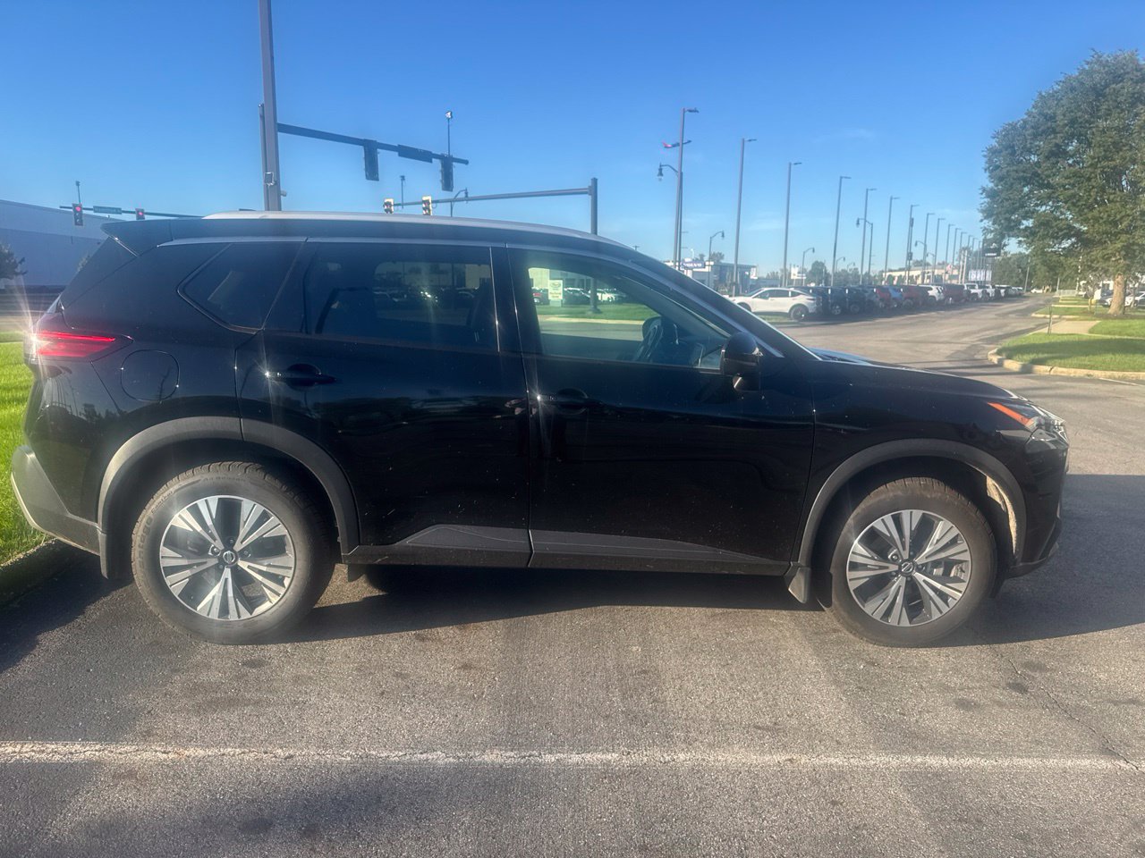 Used 2021 Nissan Rogue SV w/ Premium Package AWD/4WD image 4