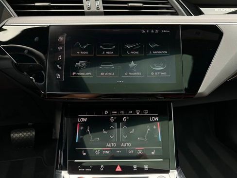 Used 2023 Audi e-tron S Prestige image 18
