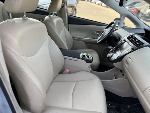 Used 2014 Toyota Prius V Five image 16