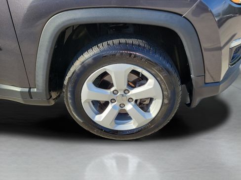 Used 2019 Jeep Compass Latitude w/ Cold Weather Group AWD/4WD image 29