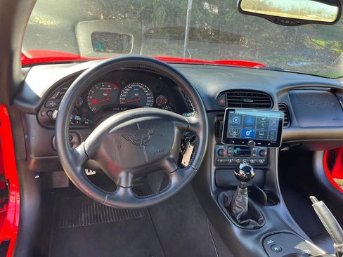 Used 2002 Chevrolet Corvette Coupe w/ Preferred Equipment Group2 RWD image 8