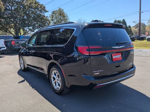 Used 2023 Chrysler Pacifica Limited image 6