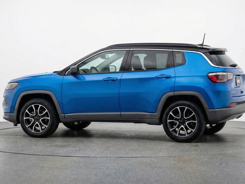 Used 2025 Jeep Compass Trailhawk image 5