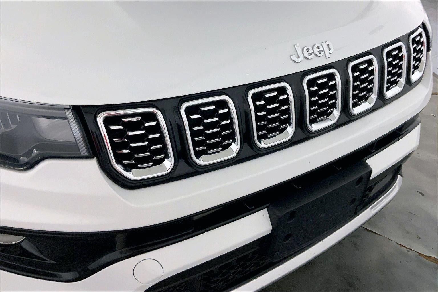 Used 2025 Jeep Compass Limited AWD/4WD image 28