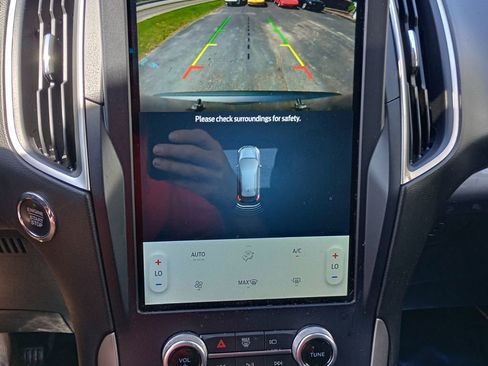 Used 2021 Ford Edge SE image 13