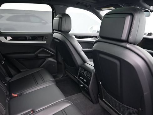 Certified 2026 Porsche Cayenne AWD/4WD image 7
