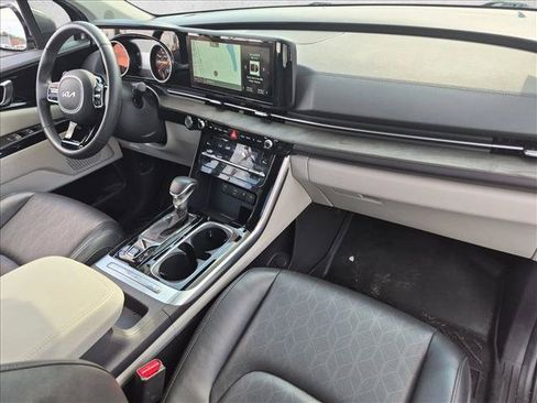 Used 2024 Kia Carnival EX FWD image 21