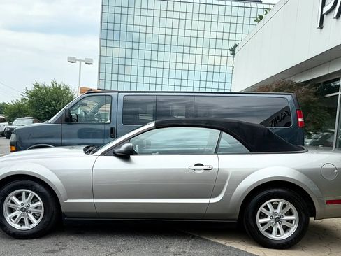 Used 2008 Ford Mustang Convertible RWD image 6