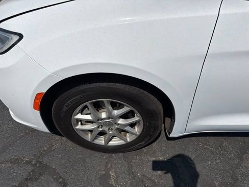 Used 2025 Chrysler Pacifica Select FWD image 20
