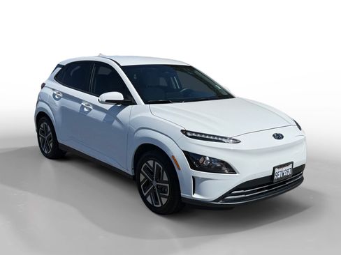 Used 2023 Hyundai Kona SE w/ Cargo Package FWD image 7