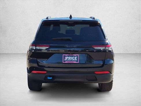 Used 2024 Jeep Grand Cherokee Trailhawk w/ Advanced Protech Group II AWD/4WD image 7