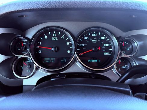 Used 2011 Chevrolet Silverado 2500 LT w/ Interior Plus Package AWD/4WD image 28