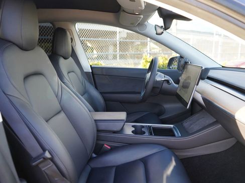 Used 2022 Tesla Model Y Performance image 20