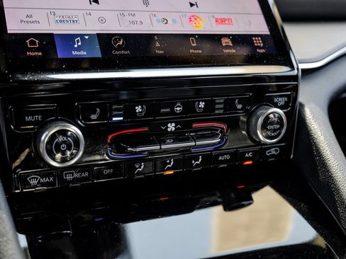 Used 2022 Jeep Grand Cherokee Overland image 38