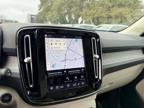 New 2026 Volvo XC40 B5 Plus w/ Protection Package Premier image 21