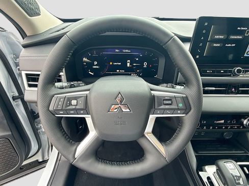 New 2026 Mitsubishi Outlander SE image 11