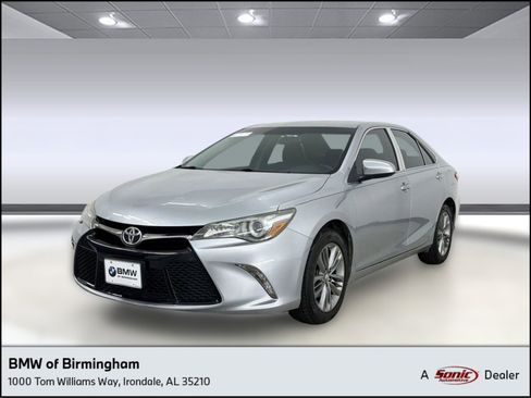 Used 2016 Toyota Camry SE image 1