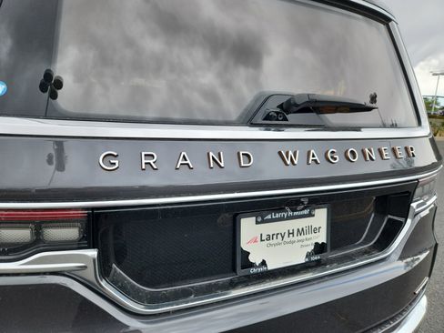 Used 2024 Jeep Grand Wagoneer Series III w/ HD Trailer Tow Package AWD/4WD image 24