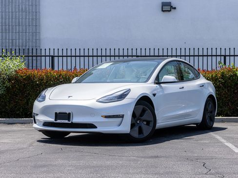 Used 2021 Tesla Model 3 Standard Range Plus RWD image 3