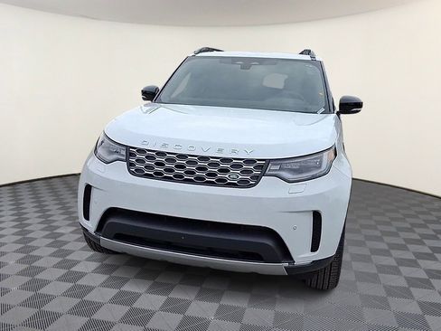 Certified 2025 Land Rover Discovery S AWD/4WD image 3
