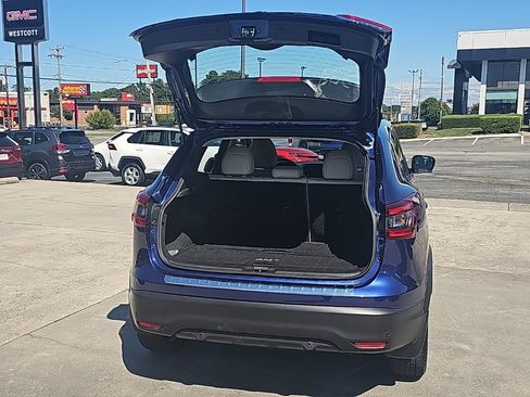 Used 2022 Nissan Rogue Sport SL image 6