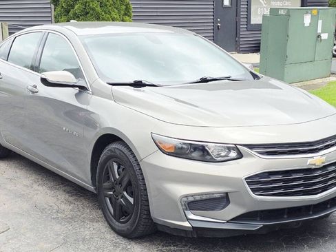 Used 2017 Chevrolet Malibu LT FWD image 8