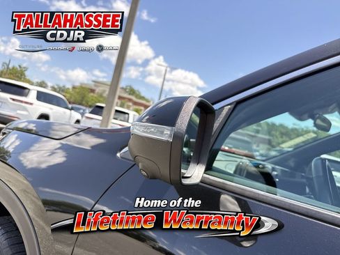 Used 2024 Chevrolet Traverse LT FWD image 12