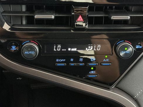 Used 2022 Toyota Camry SE w/ Carpet Mat Package (TMS) FWD image 19
