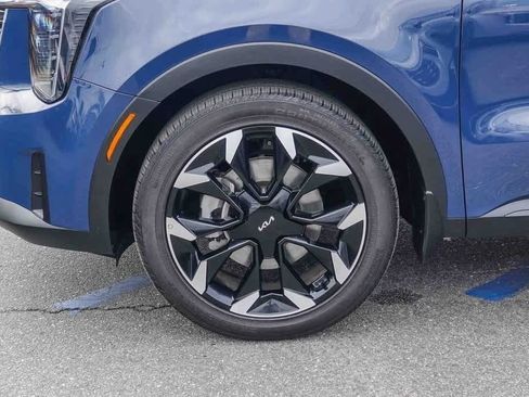 Certified 2024 Kia Sorento EX image 10