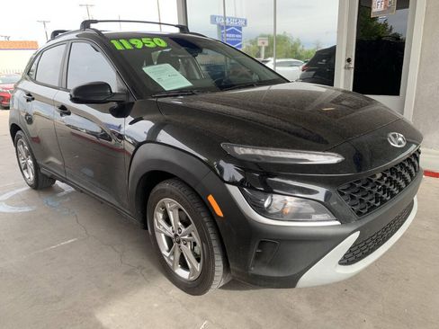 Used 2022 Hyundai Kona SEL FWD image 2
