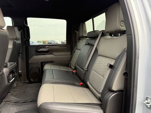 Used 2024 Chevrolet Silverado 2500 ZR2 image 17