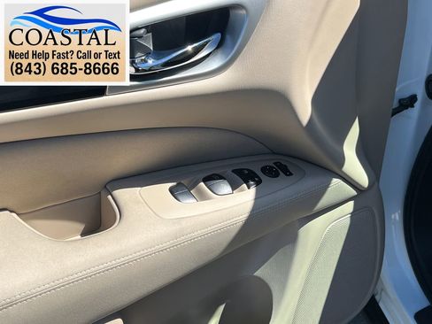 Used 2017 Nissan Pathfinder SV FWD image 8