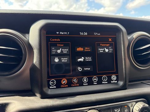 Used 2023 Jeep Wrangler Unlimited w/ Sun & Screen Package image 26