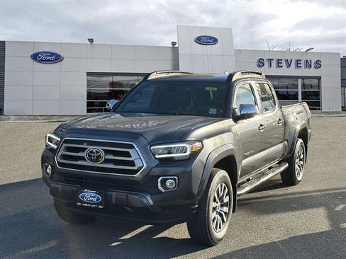 Used 2022 Toyota Tacoma Limited image 2