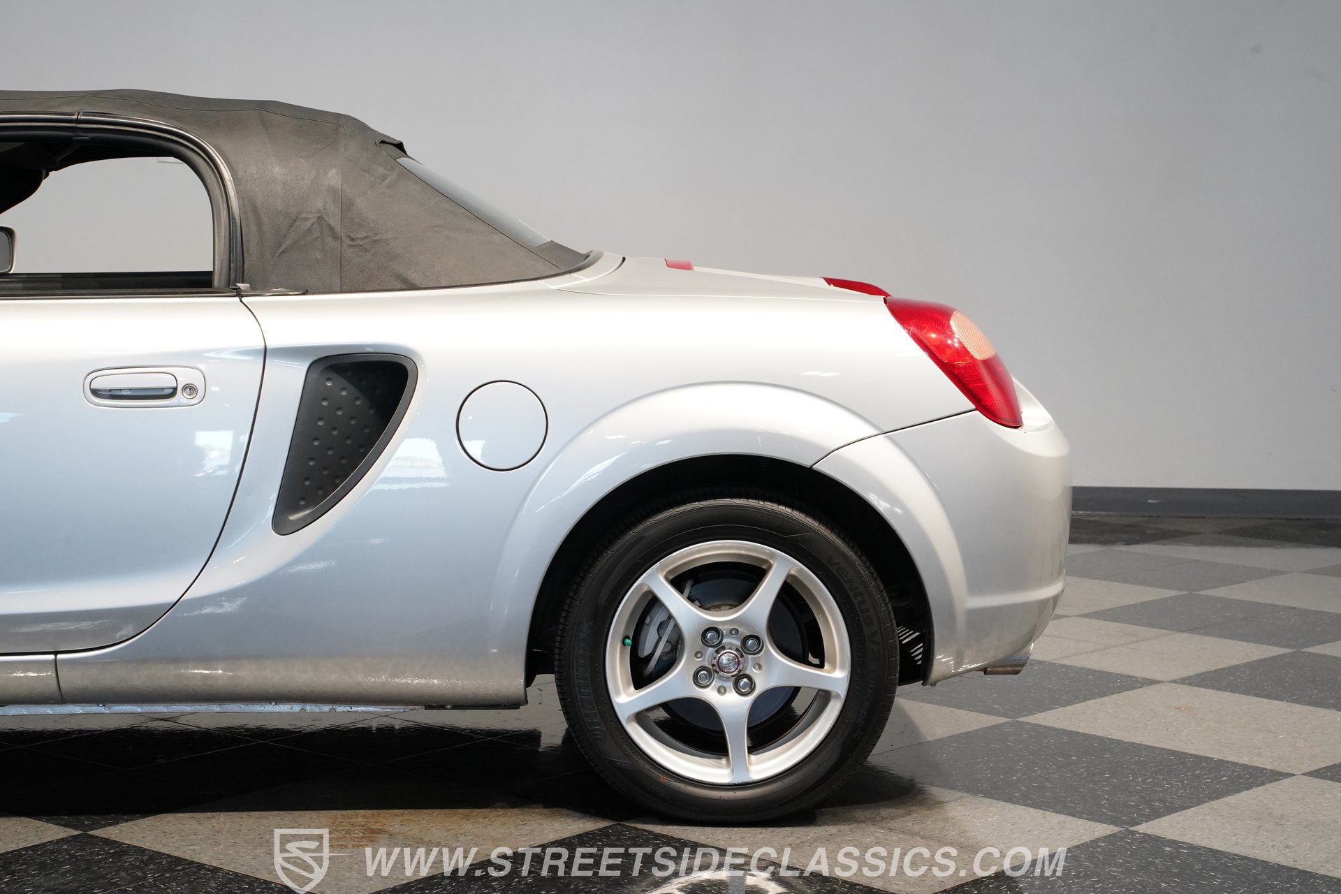 Used 2001 Toyota MR2 RWD image 25