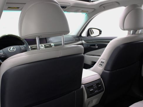 Used 2016 Lexus LS 460 image 39