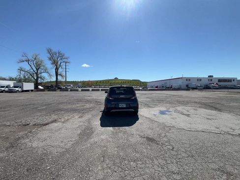 Used 2025 Kia Soul LX w/ LX Technology Package FWD image 16