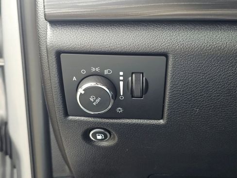 Used 2020 Jeep Grand Cherokee Altitude AWD/4WD image 34