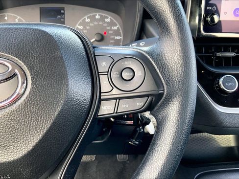 Used 2025 Toyota Corolla LE image 23