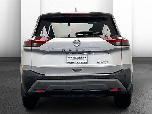 Used 2021 Nissan Rogue SV image 3