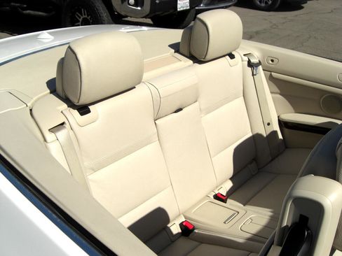 Used 2012 BMW 328i Convertible image 16