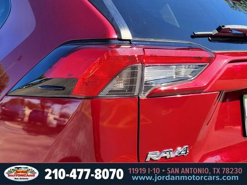 Used 2019 Toyota RAV4 LE FWD image 10