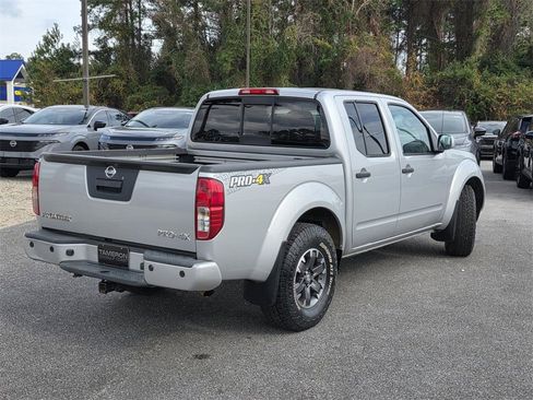 Used 2019 Nissan Frontier PRO-4X image 6