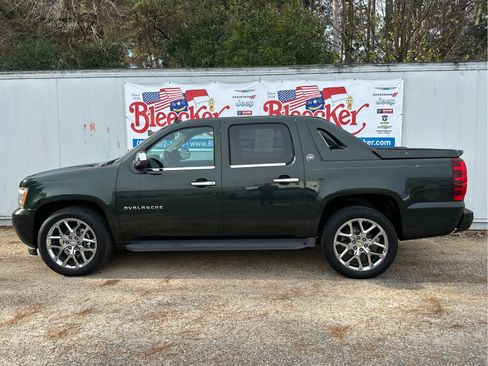 Used 2013 Chevrolet Avalanche LT image 7