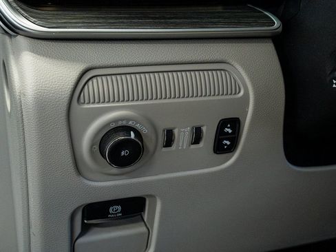 Used 2023 Jeep Wagoneer Series III w/ Preferred Equipment Group image 39