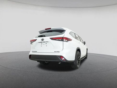 New 2026 Toyota Highlander XLE image 24